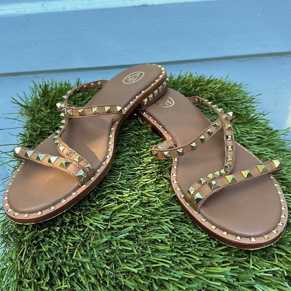 Ash gold studded tan flat sandals with leather soles - Picture 5 of 10